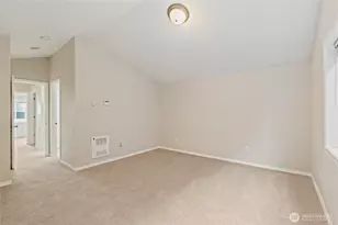 11710 Greenwood Ave N, Seattle, WA 98133 - Photo 24