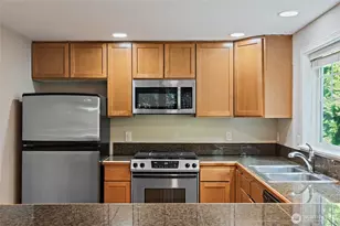 11710 Greenwood Ave N, Seattle, WA 98133 - Photo 8