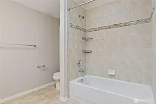 11710 Greenwood Ave N, Seattle, WA 98133 - Photo 20