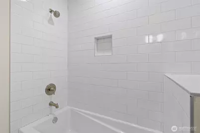 8045 19th Avenue NE, Seattle, WA 98115 - Photo 14