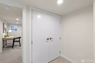 8045 19th Avenue NE, Seattle, WA 98115 - Photo 20