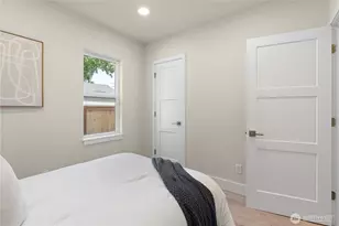 8045 19th Ave NE, Seattle, WA 98115 - Photo 16