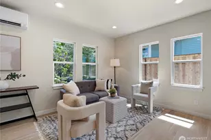 8045 19th Ave NE, Seattle, WA 98115 - Photo 10