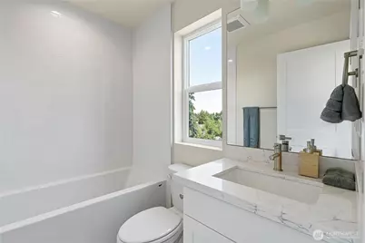 8043 19th Avenue NE, Seattle, WA 98115 - Photo 10