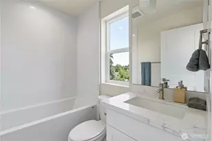 8043 19th Ave NE, Seattle, WA 98115 - Photo 10