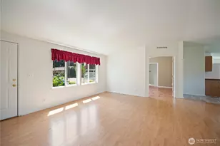 827 NE Woodard Ave, Castle Rock, WA 98611 - Photo 12