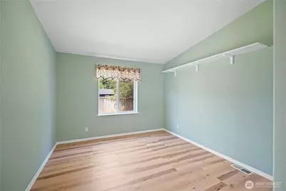 827 NE Woodard Avenue, Castle Rock, WA 98611 - Photo 18