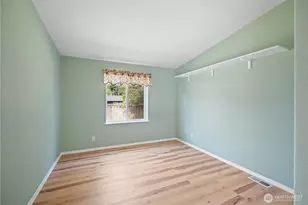 827 NE Woodard Ave, Castle Rock, WA 98611 - Photo 18
