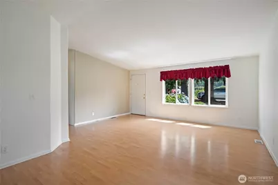 827 NE Woodard Avenue, Castle Rock, WA 98611 - Photo 6