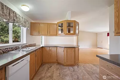 827 NE Woodard Avenue, Castle Rock, WA 98611 - Photo 10