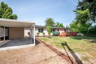 827 NE Woodard Ave, Castle Rock, WA 98611 - Photo 2