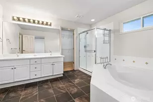 24312 E Main Dr, Sammamish, WA 98074 - Photo 20