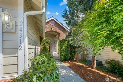24312 E Main Drive, Sammamish, WA 98074 - Photo 4