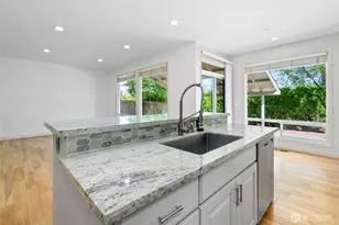 24312 E Main Dr, Sammamish, WA 98074 - Photo 14