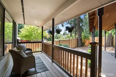 15442 SE 22nd Place, Bellevue, WA 98007 - Photo 2