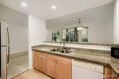 25025 SE Klahanie Boulevard #B202, Sammamish, WA 98029 - Photo 10