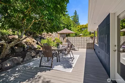 2600 W Howe Street, Seattle, WA 98199 - Photo 18