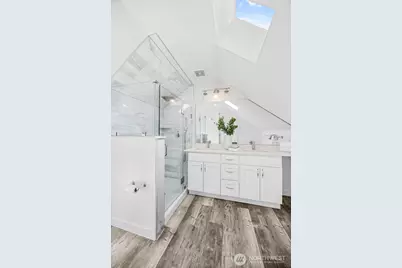 10215 Evanston Avenue N #2, Seattle, WA 98133 - Photo 36