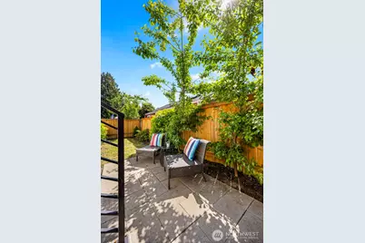 10215 Evanston Avenue N #2, Seattle, WA 98133 - Photo 38