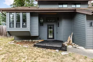 210 NW Calista Ct, Oak Harbor, WA 98277 - Photo 2