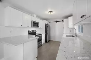 9808 Hipkins Rd SW, Lakewood, WA 98498 - Photo 10