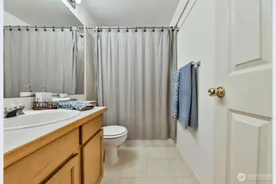 18505 SE Newport Way #F131, Issaquah, WA 98027 - Photo 20