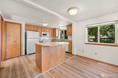 8141 Comox Road W, Blaine, WA 98230 - Photo 10