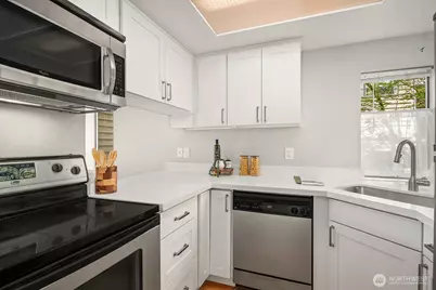 406 10th Street #C202, Kirkland, WA 98033 - Photo 10
