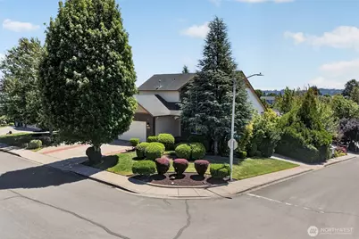 722 E 18th St, La Center, WA 98629 - Photo 2
