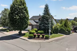 722 E 18th St, La Center, WA 98629 - Photo 2
