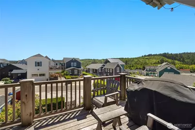 61 Horizon Street, Pacific Beach, WA 98571 - Photo 10