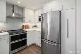 756 N 72nd St, Seattle, WA 98103 - Photo 8