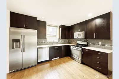 4812 Linden Avenue N, Seattle, WA 98103 - Photo 2