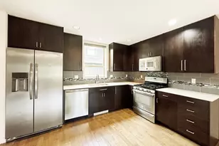 4812 Linden Ave N, Seattle, WA 98103 - Photo 2