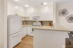 2415 2nd Ave, Seattle, WA 98121 - Photo 12