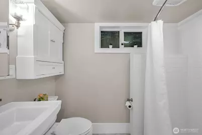 2301 Delmar Drive E, Seattle, WA 98102 - Photo 20