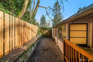 2301 Delmar Dr E, Seattle, WA 98102 - Photo 24