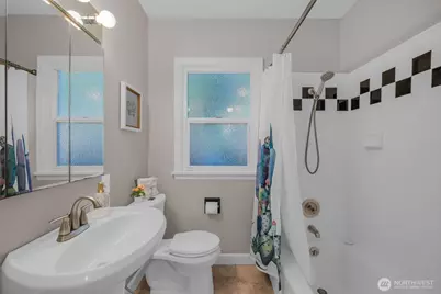 2301 Delmar Drive E, Seattle, WA 98102 - Photo 12