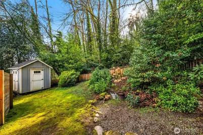 2301 Delmar Drive E, Seattle, WA 98102 - Photo 30