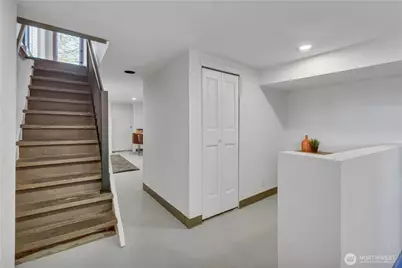 2204 3rd Avenue W, Seattle, WA 98119 - Photo 16