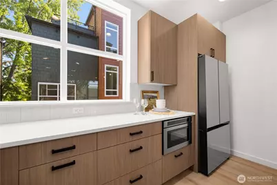 1704 A N 47th Street, Seattle, WA 98103 - Photo 8