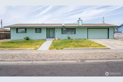 530 W Crest, Moses Lake, WA 98837 - Photo 2