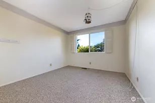 12705 SE 74th St, Newcastle, WA 98056 - Photo 16
