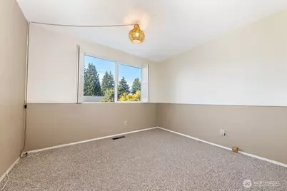 12705 SE 74th Street, Newcastle, WA 98056 - Photo 18