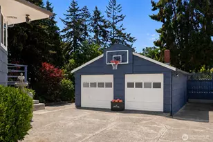 707 W Bertona St, Seattle, WA 98119 - Photo 4