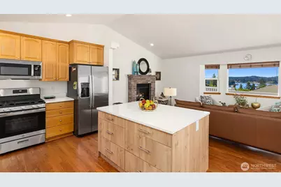 17725 Baywatch Court NE, Poulsbo, WA 98370 - Photo 16