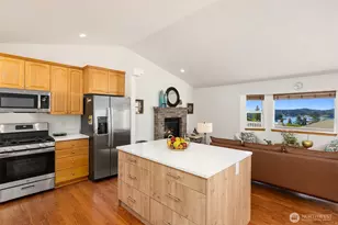 17725 Baywatch Ct NE, Poulsbo, WA 98370 - Photo 16