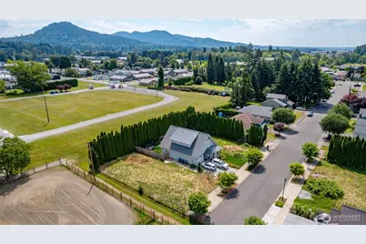 1720 S Walter Street, Mount Vernon, WA 98273 - Photo 2
