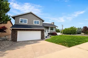 576 Saddle Rock Loop, Wenatchee, WA 98801 - Photo 2