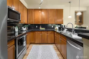 150 102nd Ave SE, Bellevue, WA 98004 - Photo 2